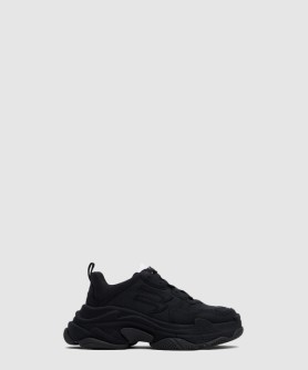 트리플 S 스니커즈 820240