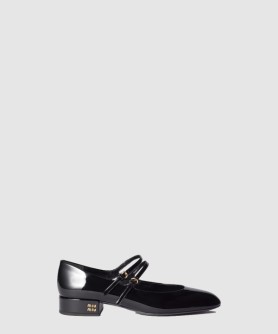 버클 장식 페이턴트 가죽 슬링백 펌프스 5I522E