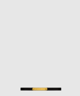 스무드 가죽과 메탈 소재의 생 로랑 id 플레이트 브레이슬릿 506148